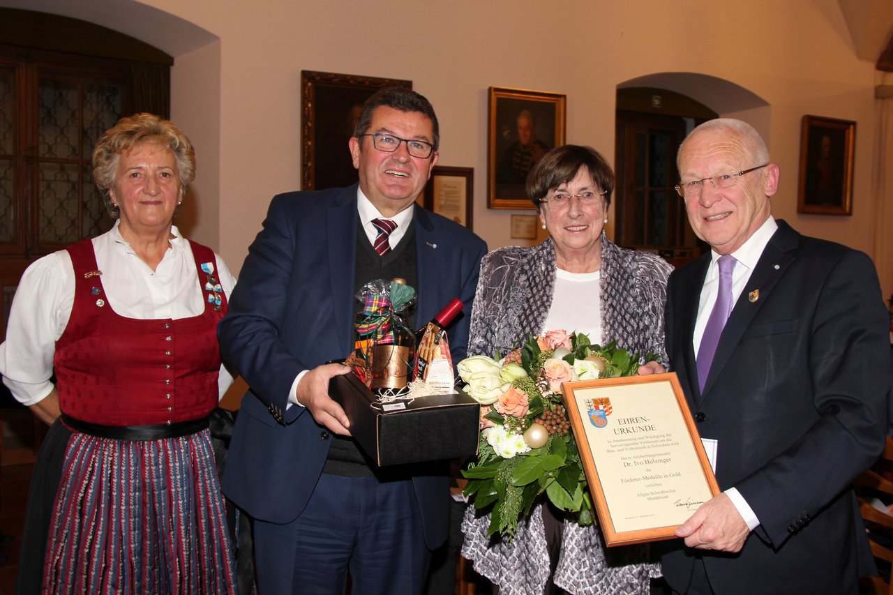 Hohe Auszeichnung für „großen Freund der Blasmusik“