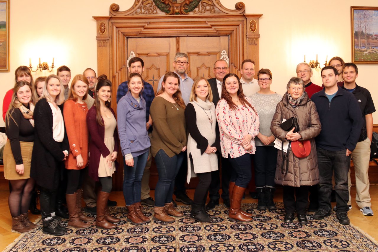 Amerikanische Studenten im Rathaus