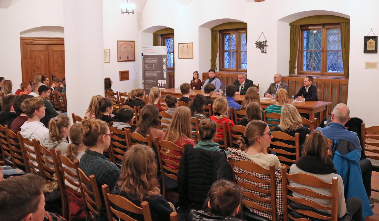 Realschüler im Dialog mit OB Manfred Schilder