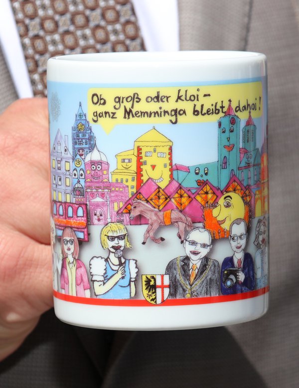 Kinderfestbecher überreicht