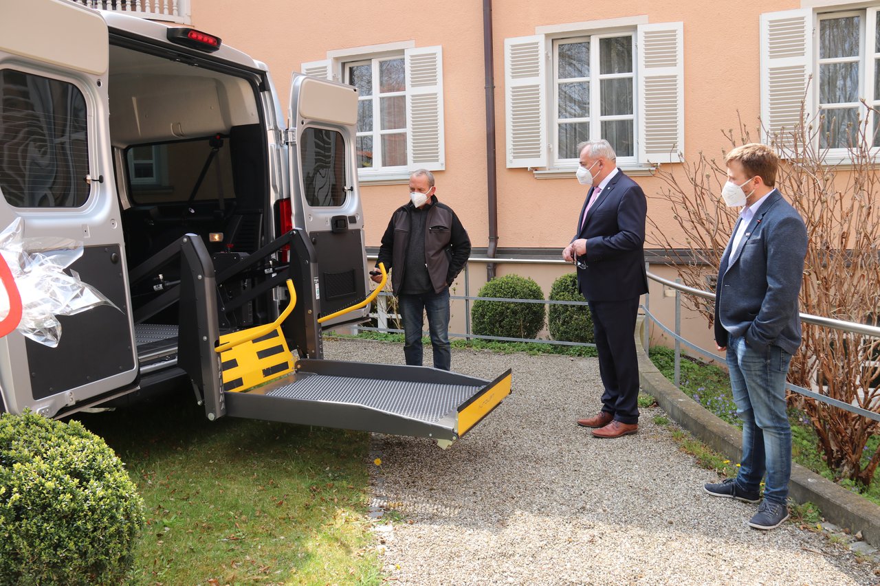 Neues Fahrzeug für Bürgerstift