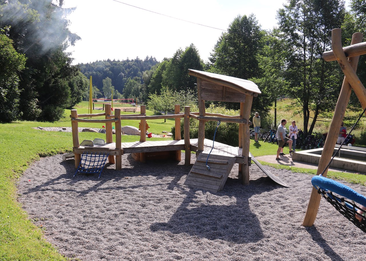 Erweiterter Spielplatz in Dickenreishausen offiziell eröffnet