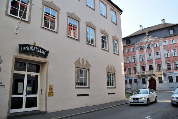 {{ blog.title }}