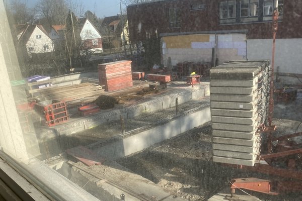 {{ blog.title }}