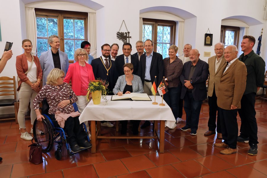 2023-09-15_Goldenes Buch, Bundesbauministerin Klara Geywitz_01