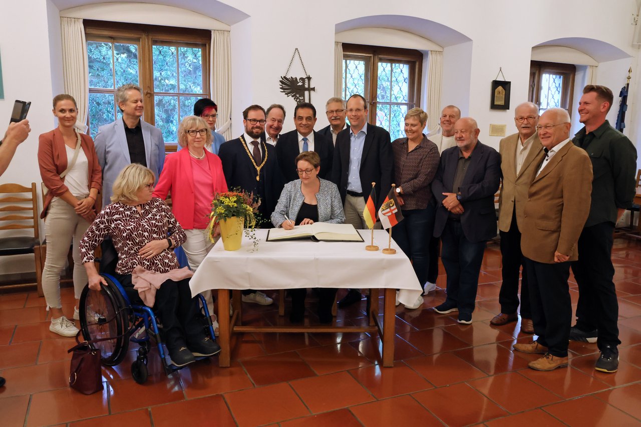 2023-09-15_Goldenes Buch, Bundesbauministerin Klara Geywitz_01