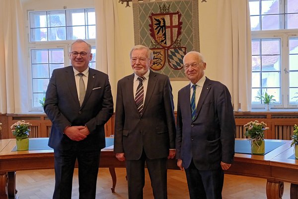 {{ blog.title }}