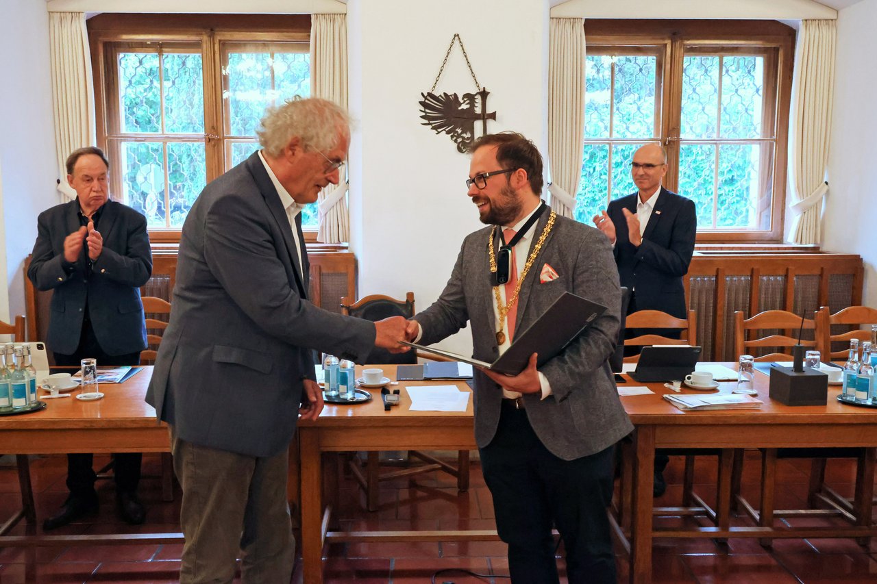 2023_09-19_Kommunale Dankurkunde für Stadtrat Prof. Dr. Josef Schwarz_01