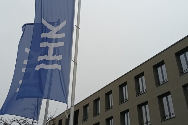 {{ blog.title }}