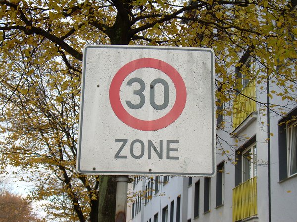 „Tempo 30“ für die Schweitzer- und Dunantstraße