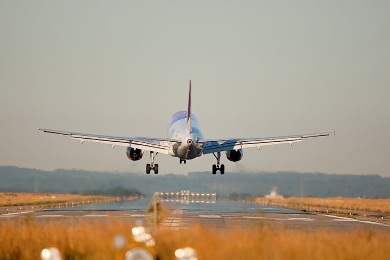 Airbus-A320-beim-Start_©-Allgäu-Airport-GmbH-Co.-KG_Fotograf_Tom-Engel.jpg