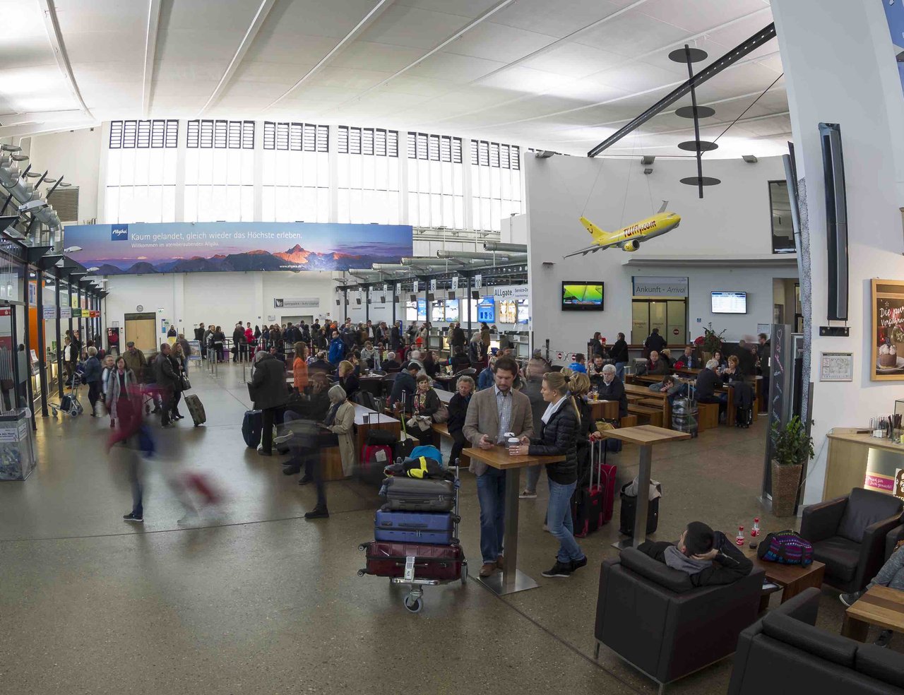 Allgäu Airport  B im Terminal.jpg