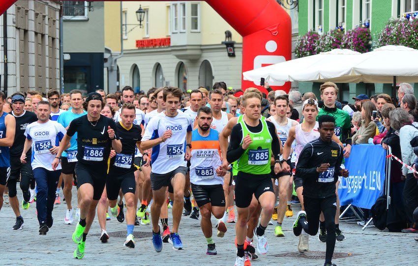 Altstadtlauf 2022 Start Hauptlauf Kopie.jpg