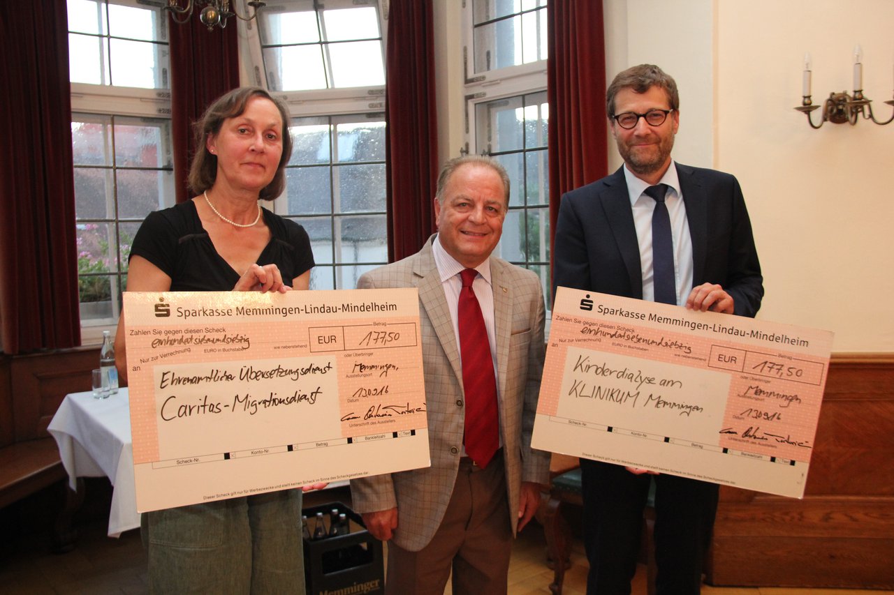 Scheckübergabe Ausländerbeirat