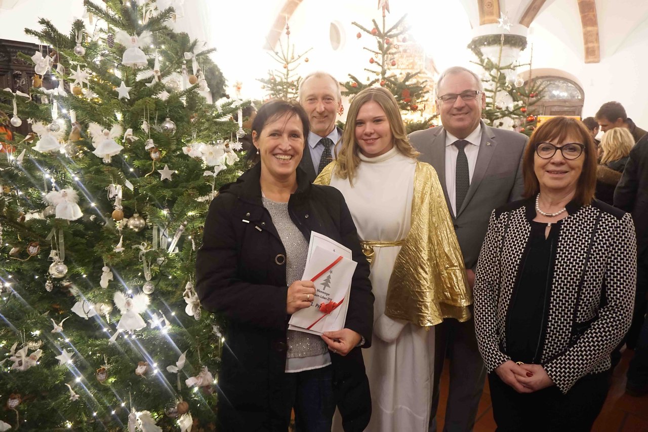 Christbaumloben web.jpg