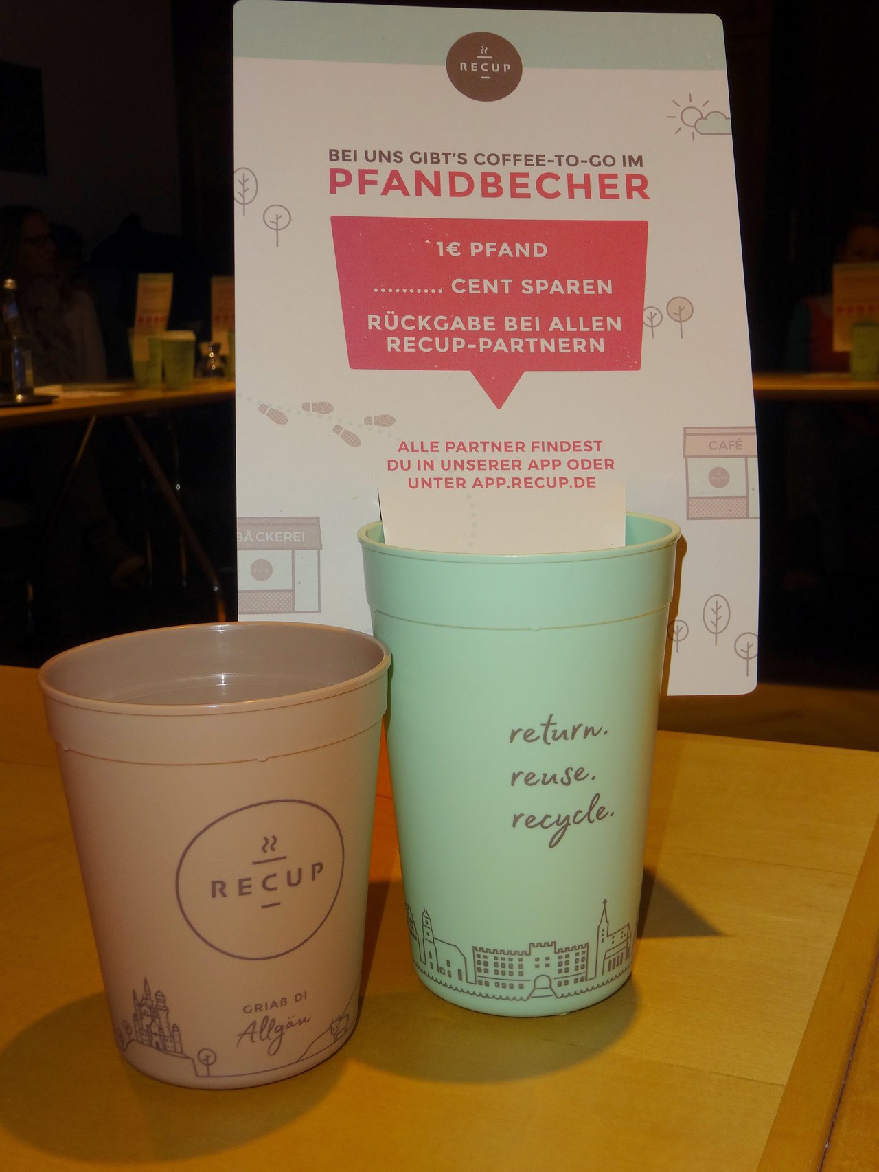"Coffee-to-go" - gibt's den Mehrwegbecher bald auch in Memmingen?