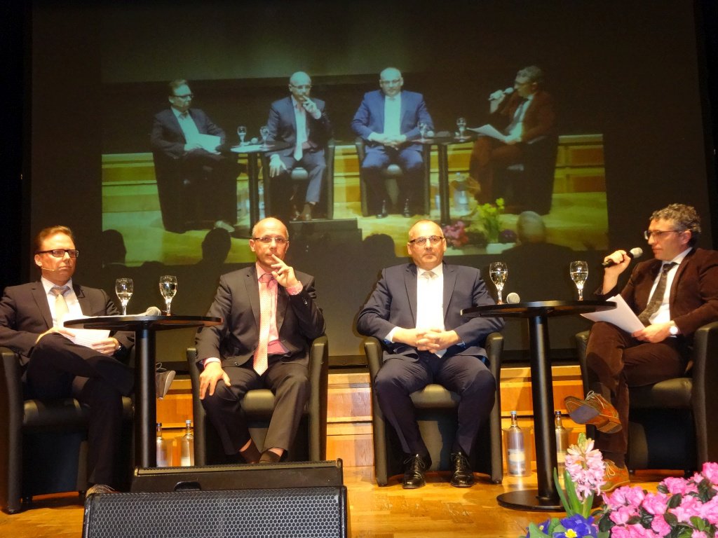 Podiumsdiskussion der Memminger Zeitung mit OB-Kandidaten in der Stadthalle
