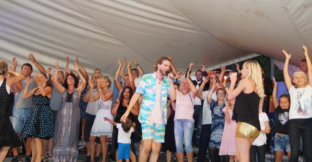 „Sommernachtszauber“ mit „Joy of Voice“ und Stargast Chris Murray