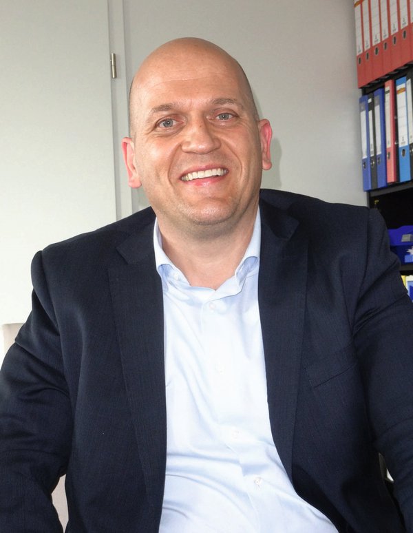 Dr. Aures