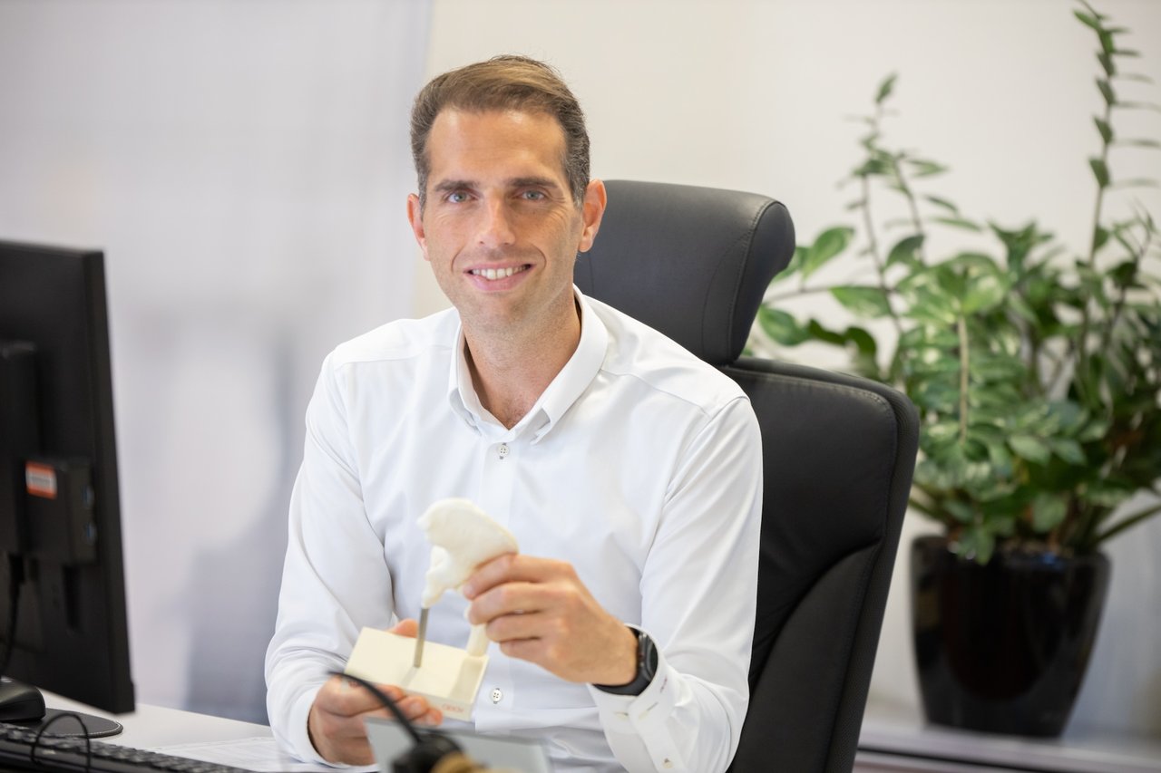 Dr. Massalme im Patientengespräch
