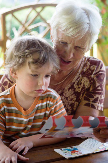 Vorlese-Oma oder  Kindergarten-Opa gesucht!