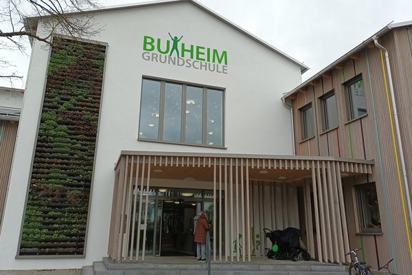 {{ blog.title }}
