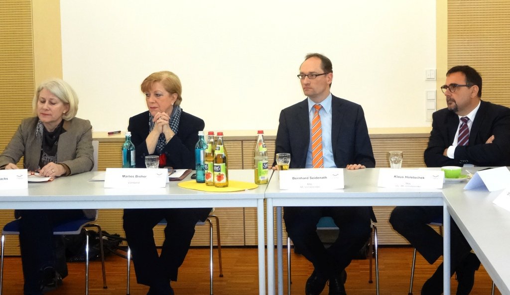 Holetschek besucht Kinderhospiz Sankt Nikolaus