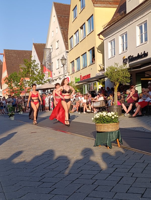 Tanz auf dem Weinmarkt