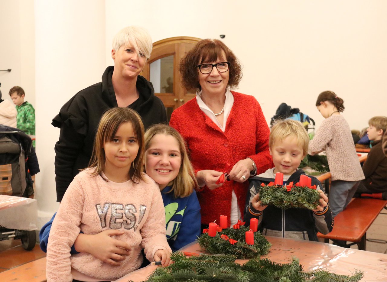 Adventskranzbinden im Rathaus