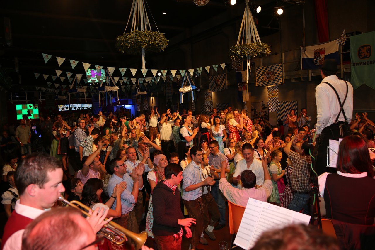 Kaminwerk Pressefoto Oktoberfestparty.jpg