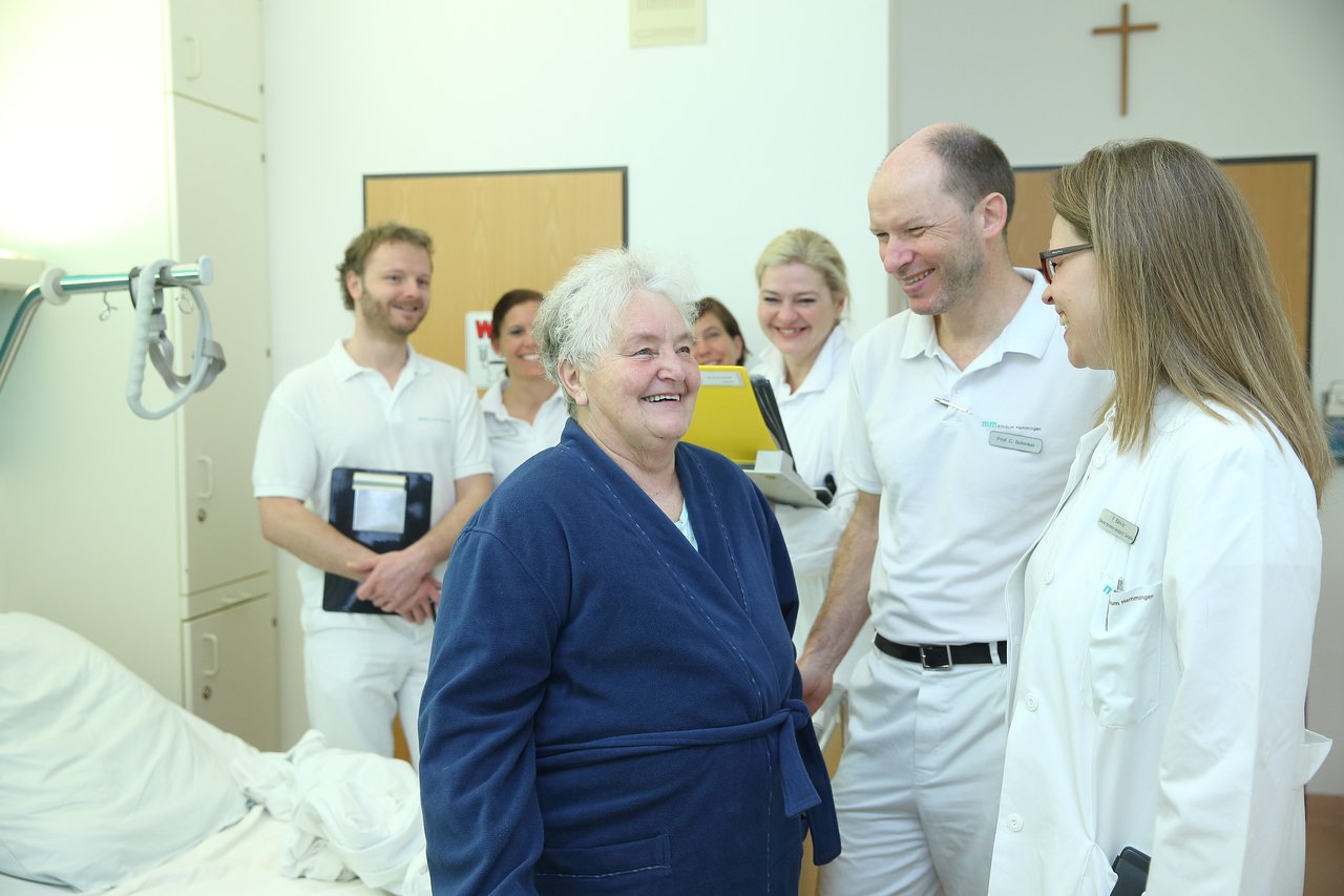Sturz des alten Patienten und seine Folgen