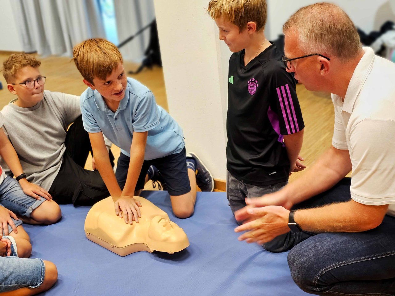 Klinikum Memmingen - Schüler werden zu Lebensrettern aus gebildet