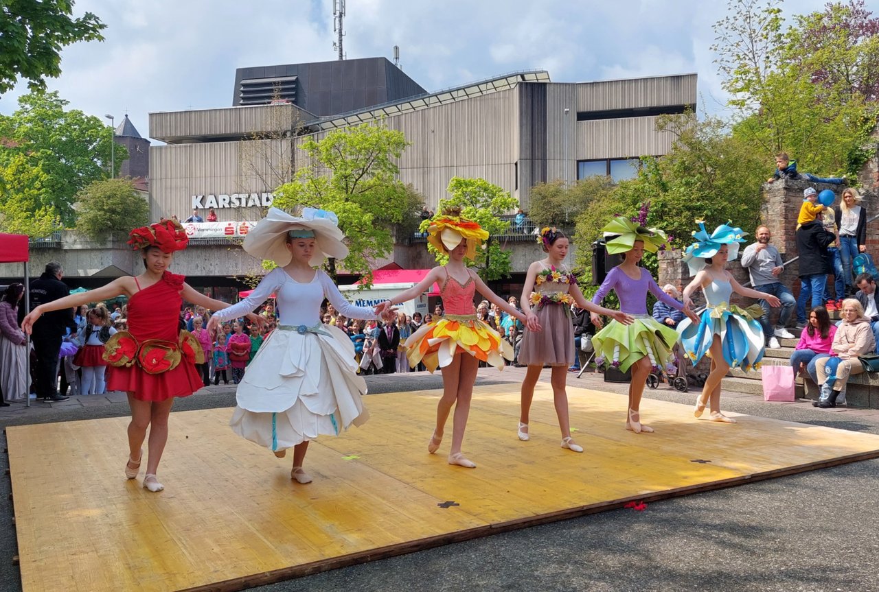 MMblüht23_Showbühne Westertor Blüten_@stadtmarketingmemmingen.jpg