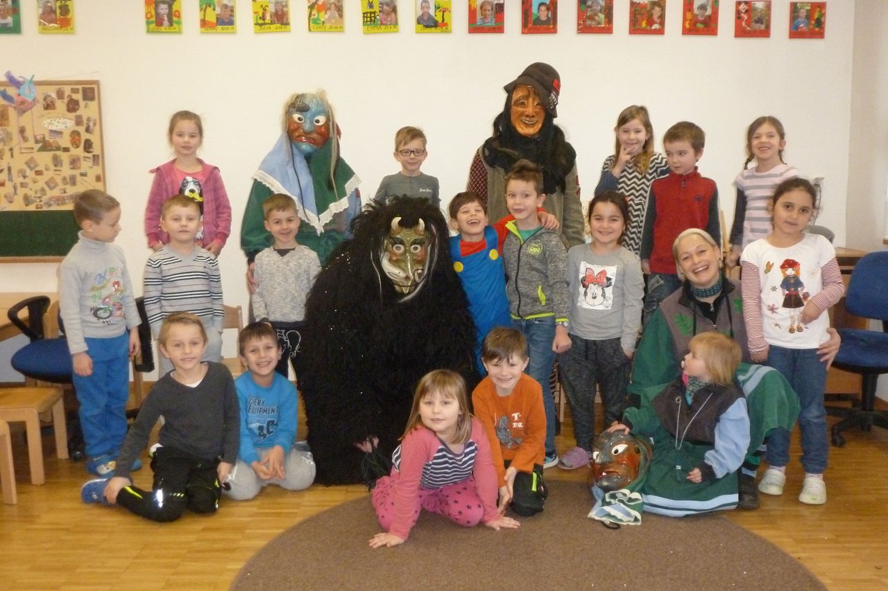 Stadtbachhexen zu Gast im Schulkindergarten