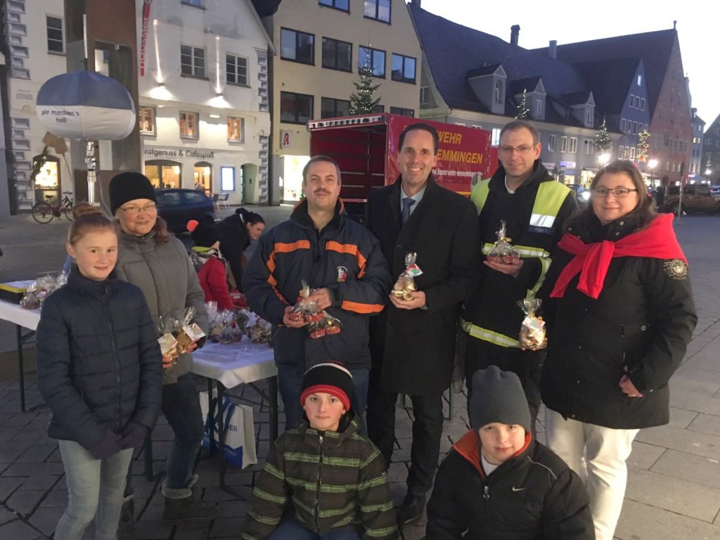 Plätzchenverkauf der Kinderfeuerwehr Memmingen