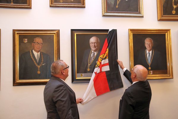 {{ blog.title }}