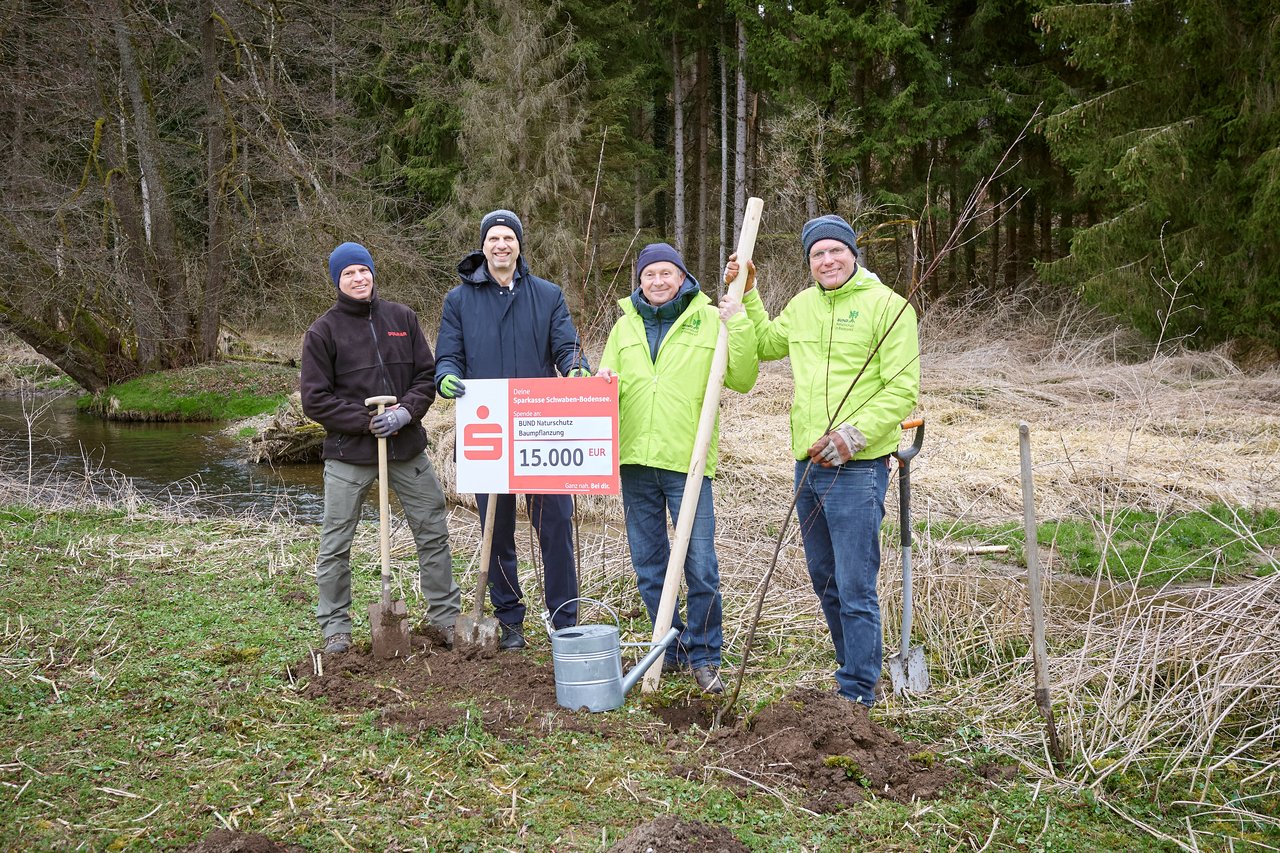 Pressebild_Baumpflanzaktion_Sparkasse_Bund_Naturschutz
