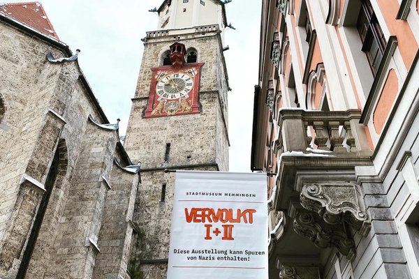 {{ blog.title }}