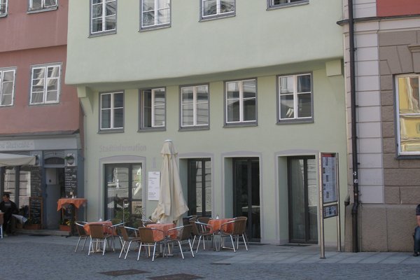 {{ blog.title }}
