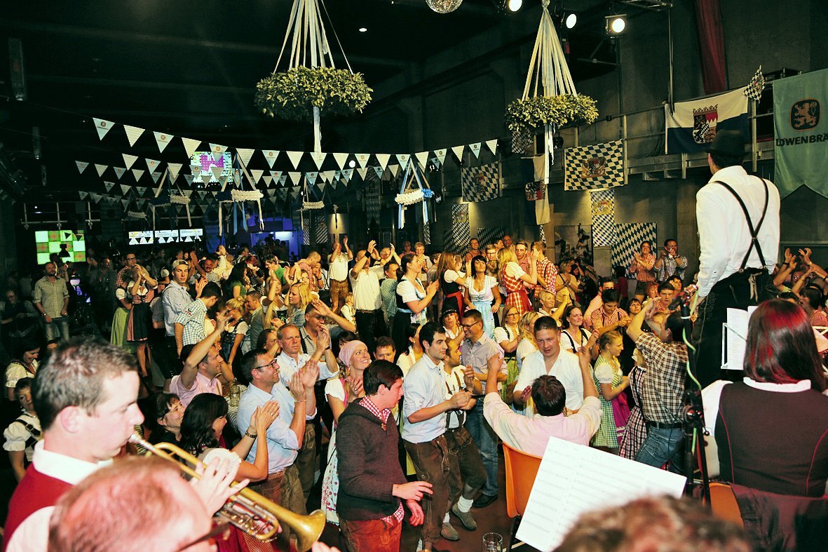 „A Maß – a Musi“ - Wiesnstimmung in Memmingen