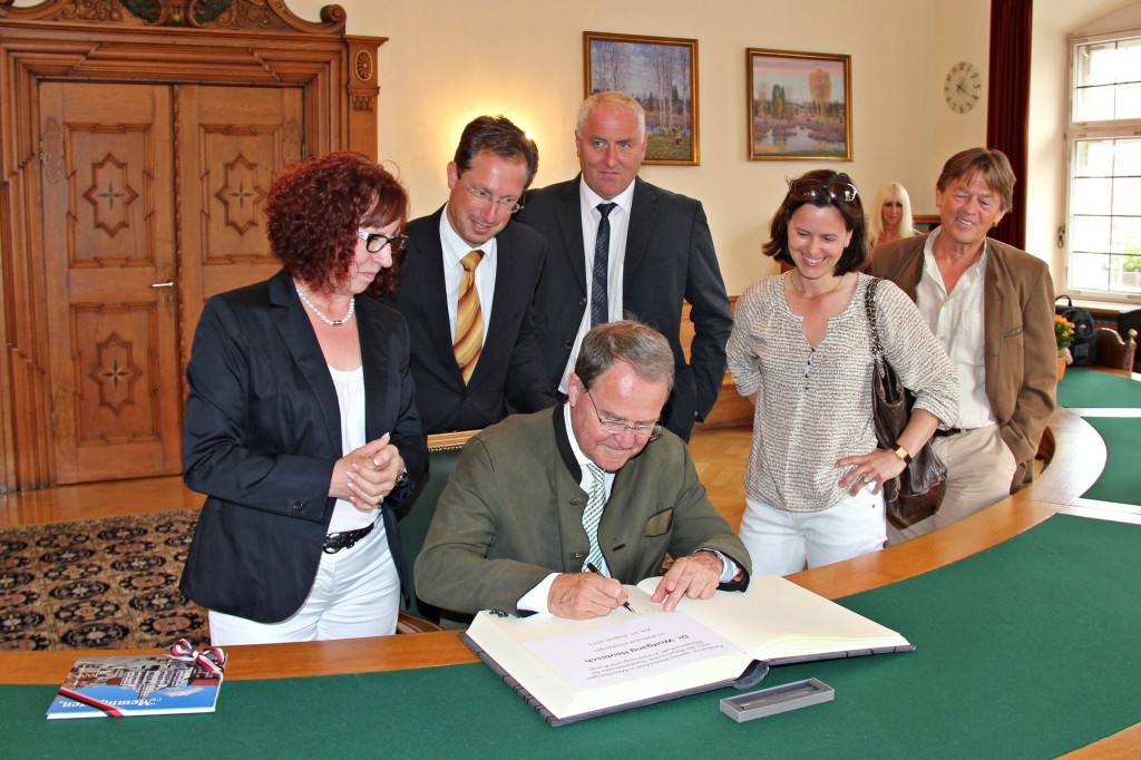 Dr.-Heubisch-im-Rathaus-kl.