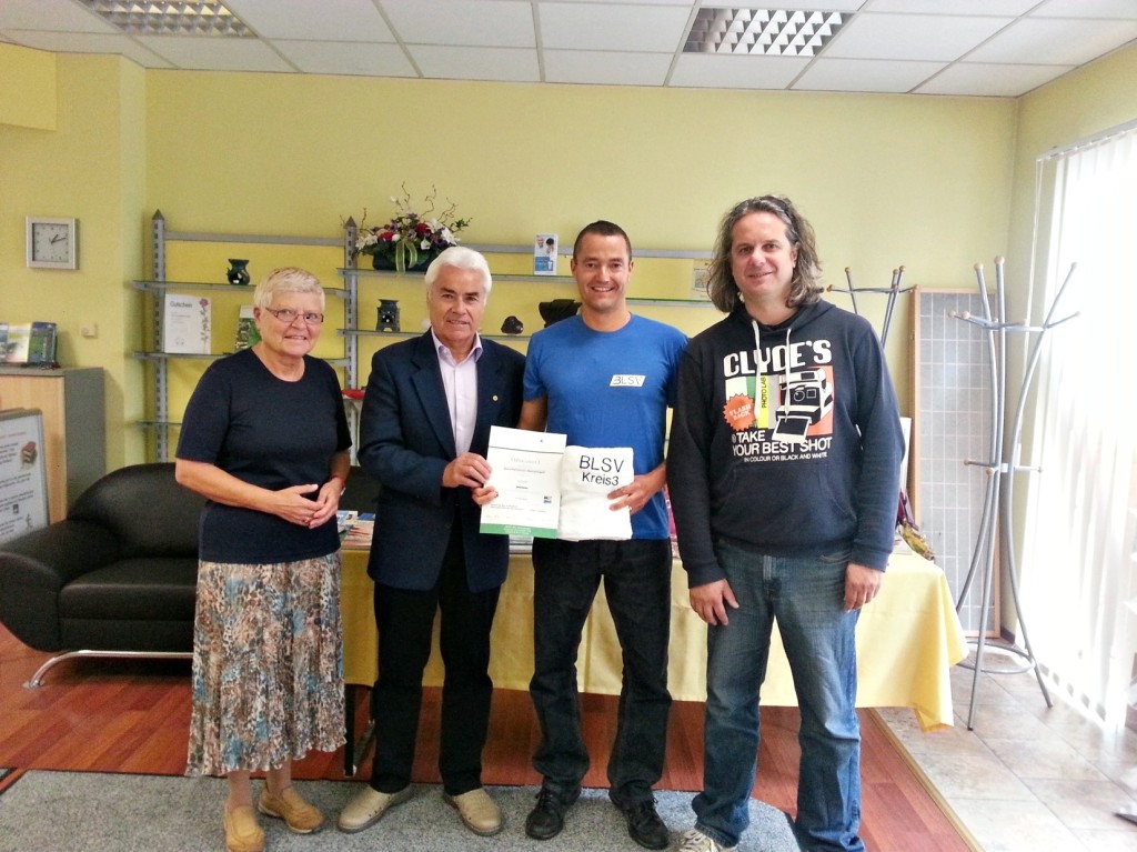 Ausgezeichnet: (von links) Christiane Wilhelm, Uli Theophil, Ralph Freuding und Matthias Ressler in der Geschäftsstelle des NHV, Baumstraße 3. Foto: as 