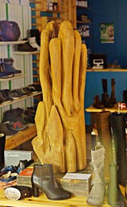 Skulptur von Josef Bichlmair im Schuhaus gangart. Foto: as