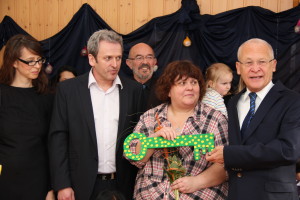 SchlüsselübergabeSchlüsselübergabe des Architekten an Oberbürgermeister und Andrea Walzer