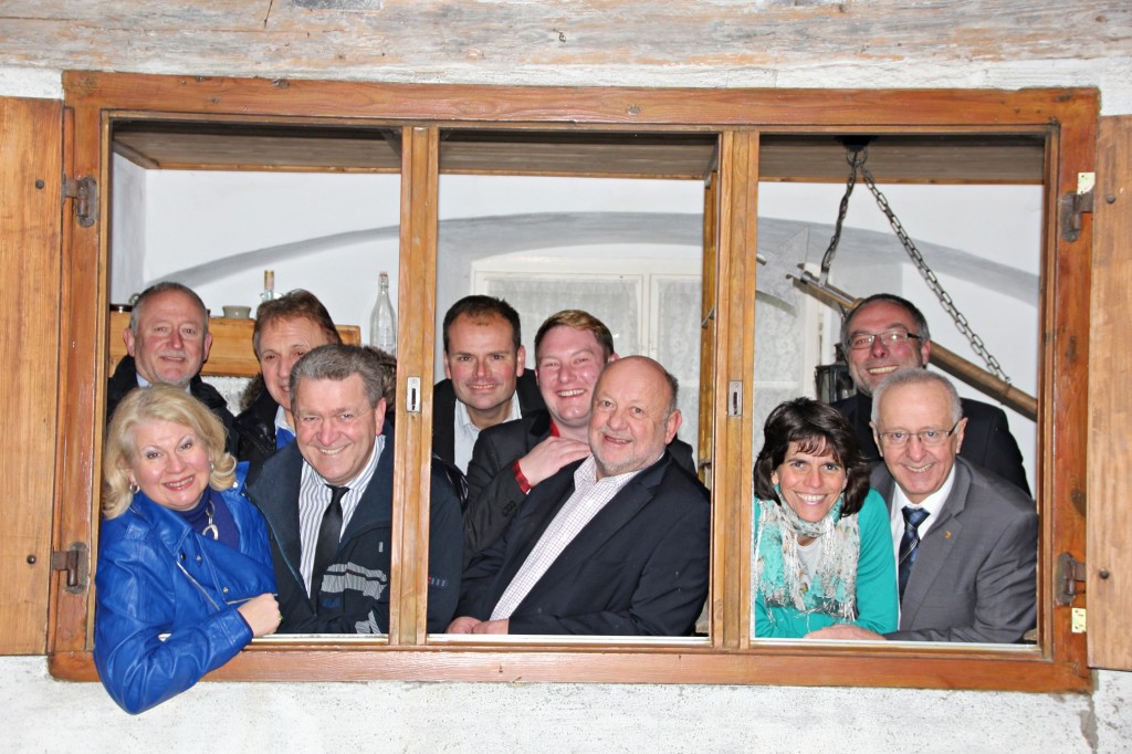 v.l.: heribert guschewski(4), max halder(7), thomas mayer(10), thomas mirtsch(6), christoph steinlehner(3) vordere reihe: v.l.: sabine rogg(2), uwe rohrbeck(9), helmuth barth(5), christine funke(8), wolfgang courage(1)
