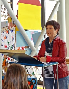 Brigitte Lindner erläutert, wie die erste Integrative Kindergartengruppe entstanden ist "