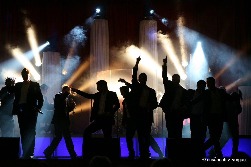 The 12 tenors