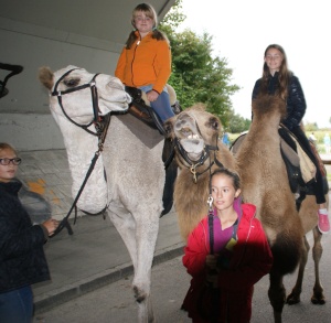 Julia und Nadine, beide 10 JAhre alst, trauen sich auf die