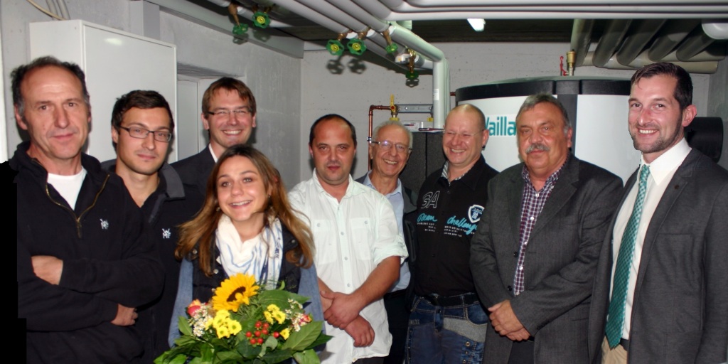 Von li. n. re.: die Bauherren Herr Seitner, Herr Baader und Frau Seitner, Marcus Geske (Stadtwerke Memmingen), Silvio Obeth (Fa. Krebs), Energieberater Wolfgang Courage, Jens Durdel (Fa. Krebs), Norbert Romert (2. Bürgermeister der Gemeinde Buxheim) sowie Mario Stanojevic (Fa. Vaillant) Foto: Stadtwerke