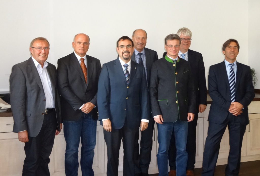 Michael Heinrich, Marianum Buxheim, Dr. Otto Schmid, Rupert-Ness Gymnasium Ottobeuren, MdL Klaus Holetschek, OStD Meinrad Stöhr, Johann Bierwirth-Schule, STS Bernd Bernd Sibler, OStD Burkhard Arnold, Vöhlin Gymnasium und Dr. Thomas Wolf, Strigel Gymnasium (von links). Foto: as